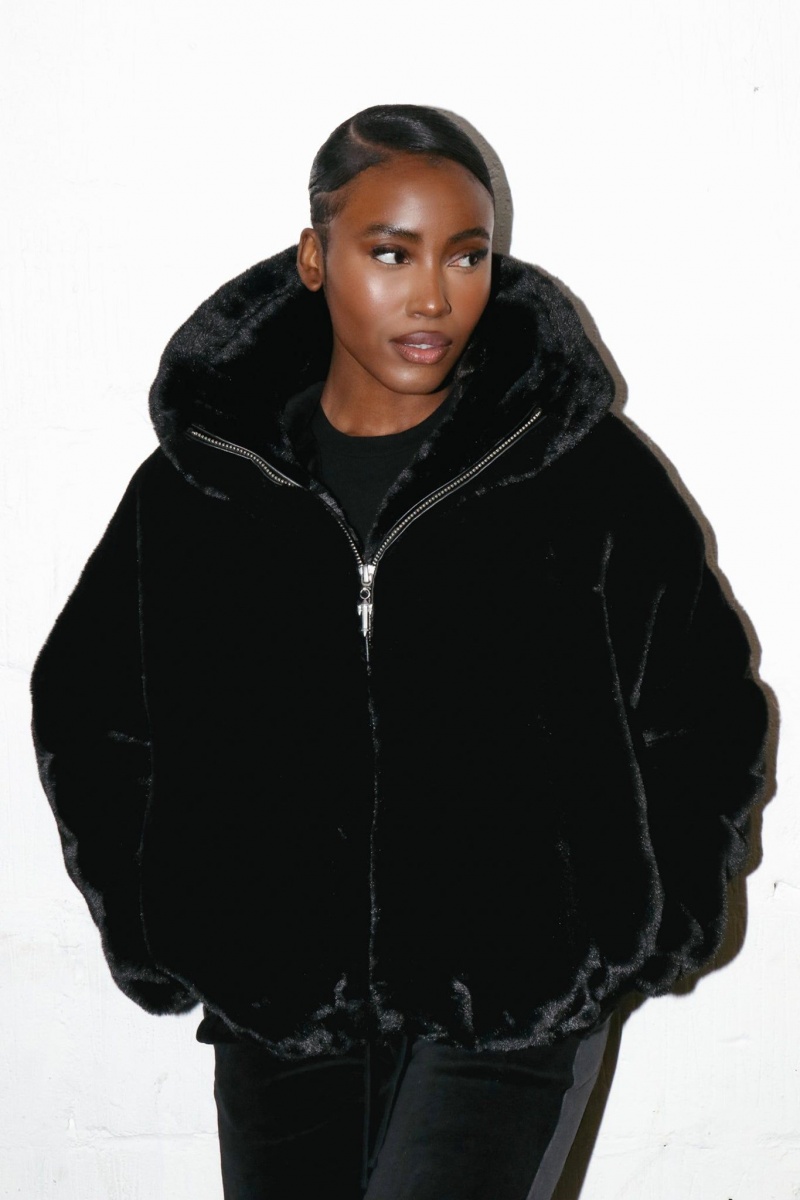 Black Trapstar Irongate T Oversized Fur Coat | 915-HVAULT