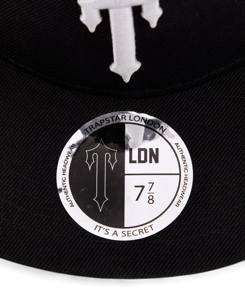 Black / White Trapstar Irongate T Fitted | 596-QYCSUL